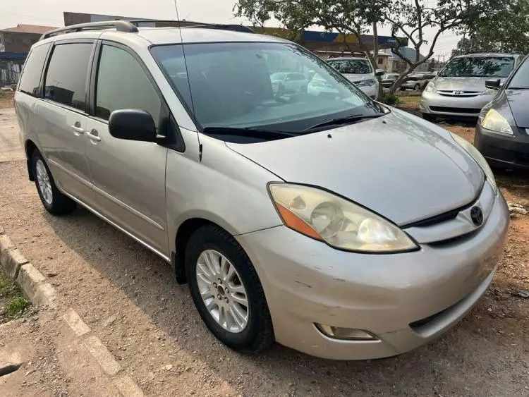 Toyota Sienna