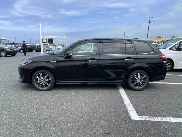 Toyota Fielder hybrid