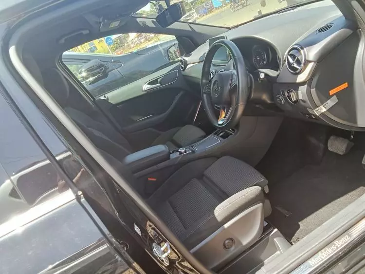 Mercedes-Benz B 180