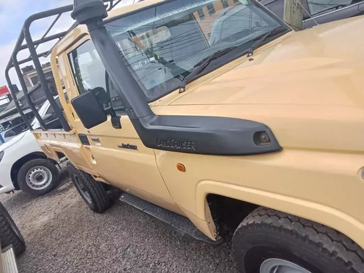 Toyota Land Cruiser 79 Single Cabin