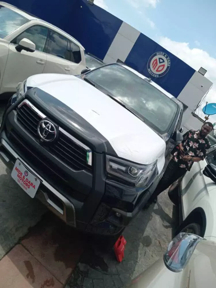 Toyota Hilux