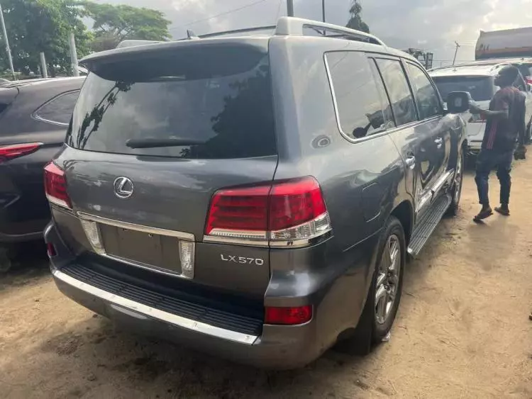 Lexus LX 570