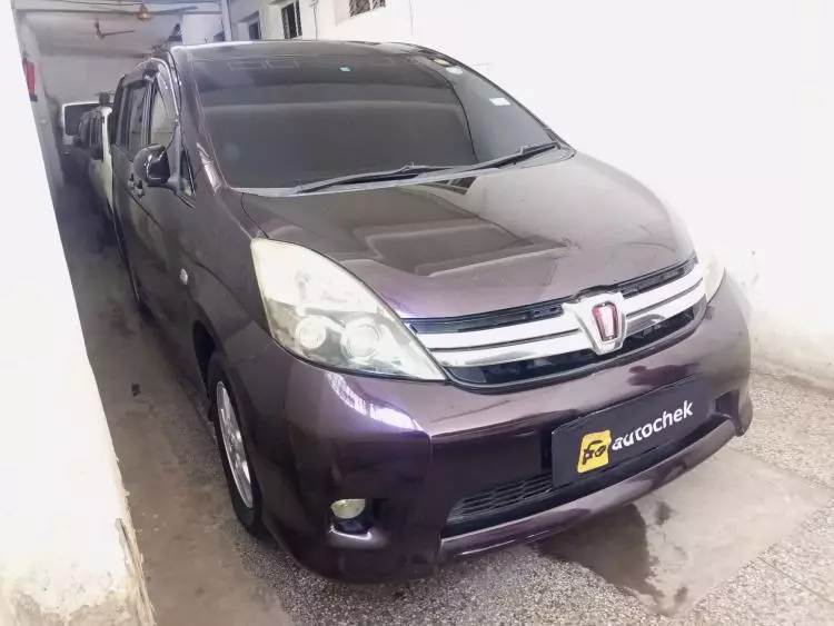 Toyota Isis 