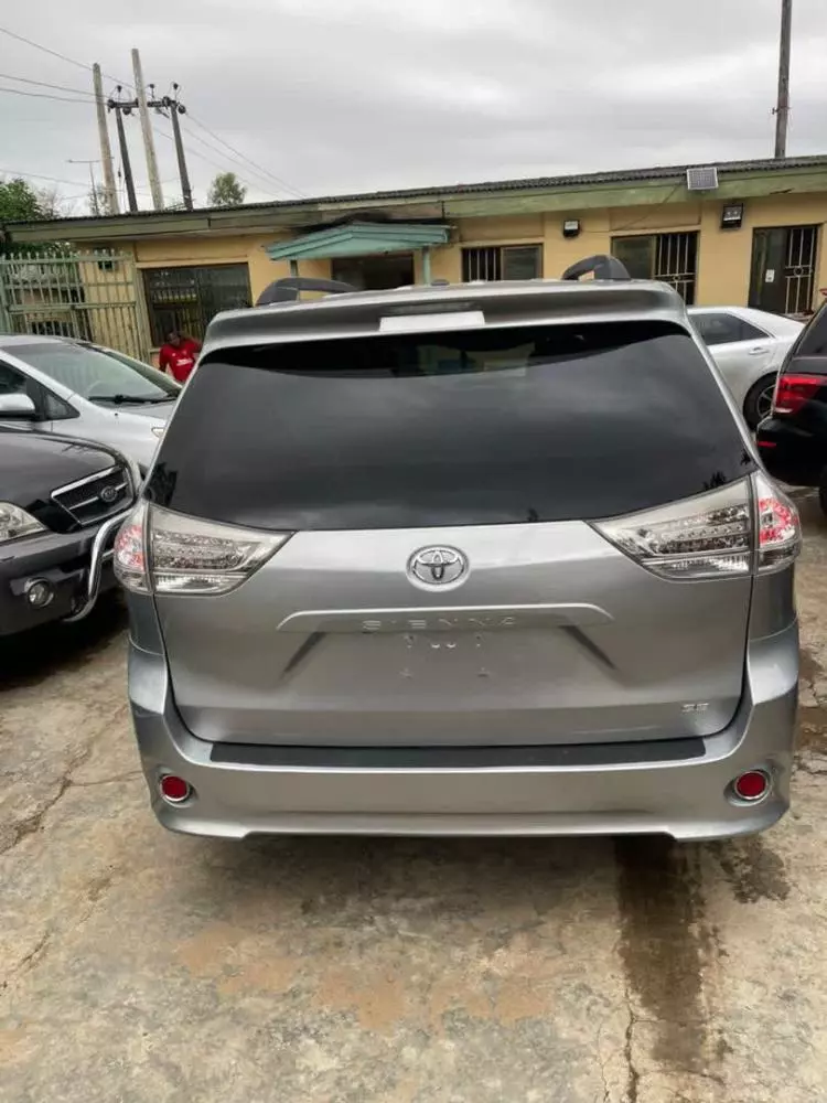 Toyota Sienna