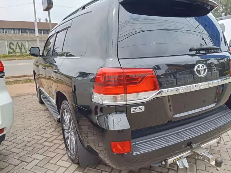 Toyota Land Cruiser V8