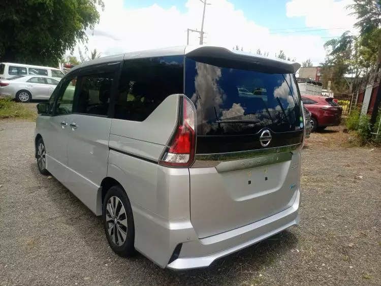Nissan Serena Hybrid 