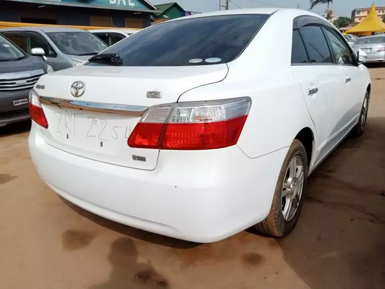 Toyota Premio