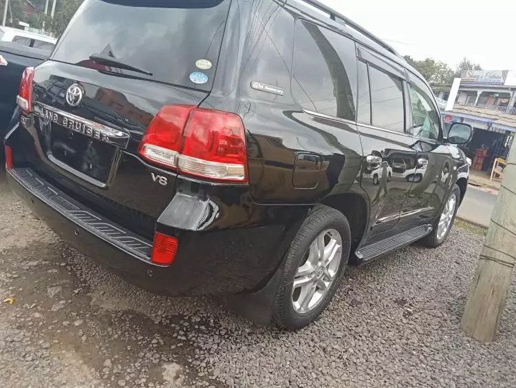 Toyota Land Cruiser V8