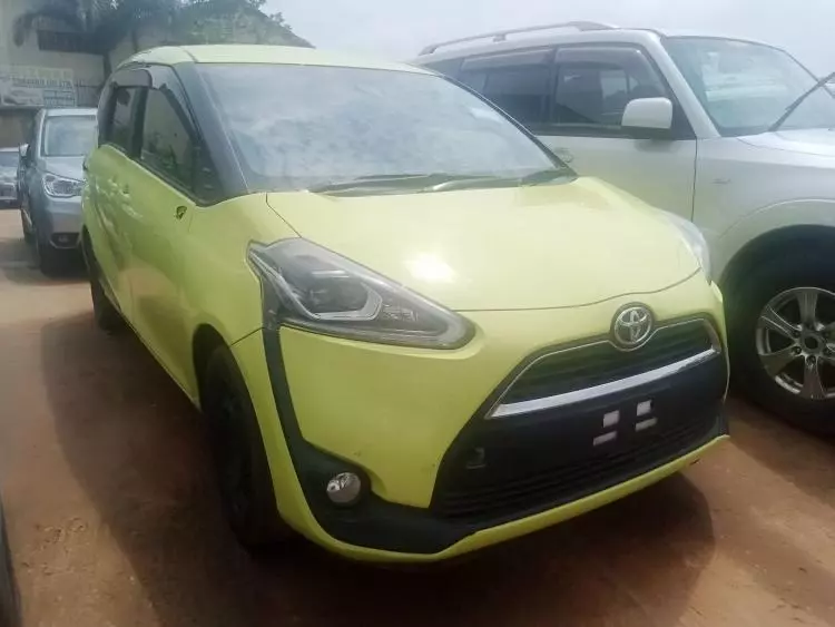 Toyota Sienta Hybrid