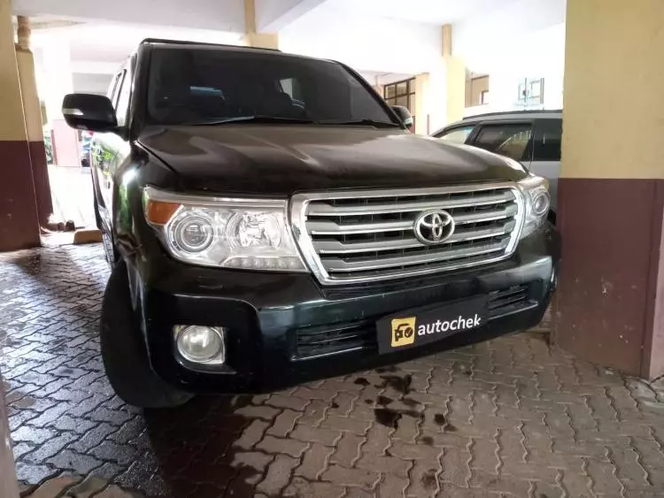 Toyota  Land Cruiser VXR V8
