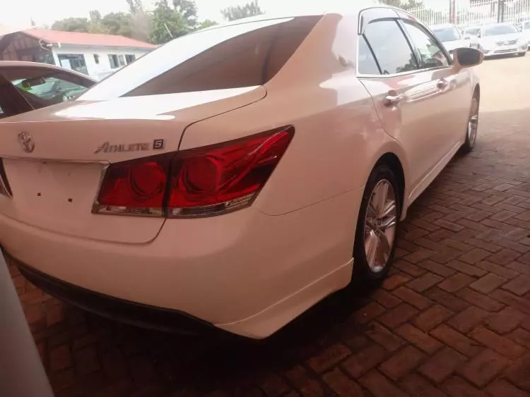 Toyota Crown Athlete