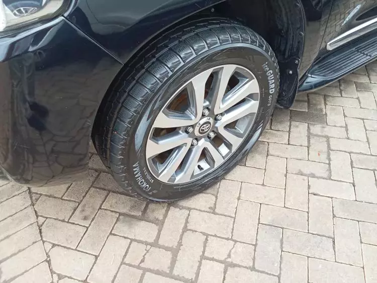 Toyota Land Cruiser V8