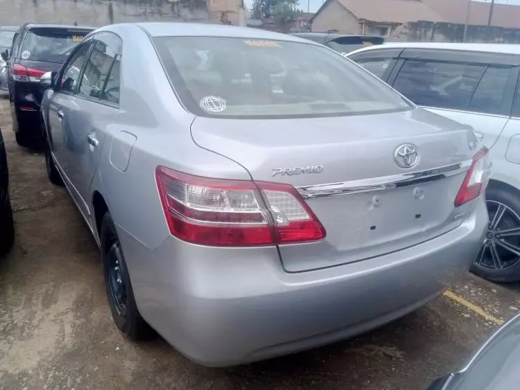 Toyota Premio