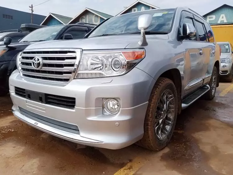 Toyota Landcruiser  V8