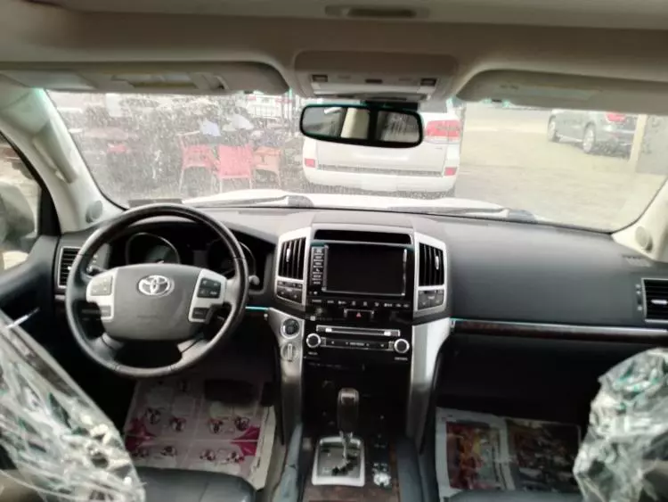 Toyota Land Cruiser V8
