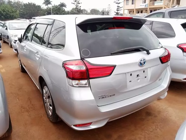 Toyota Fielder hybrid