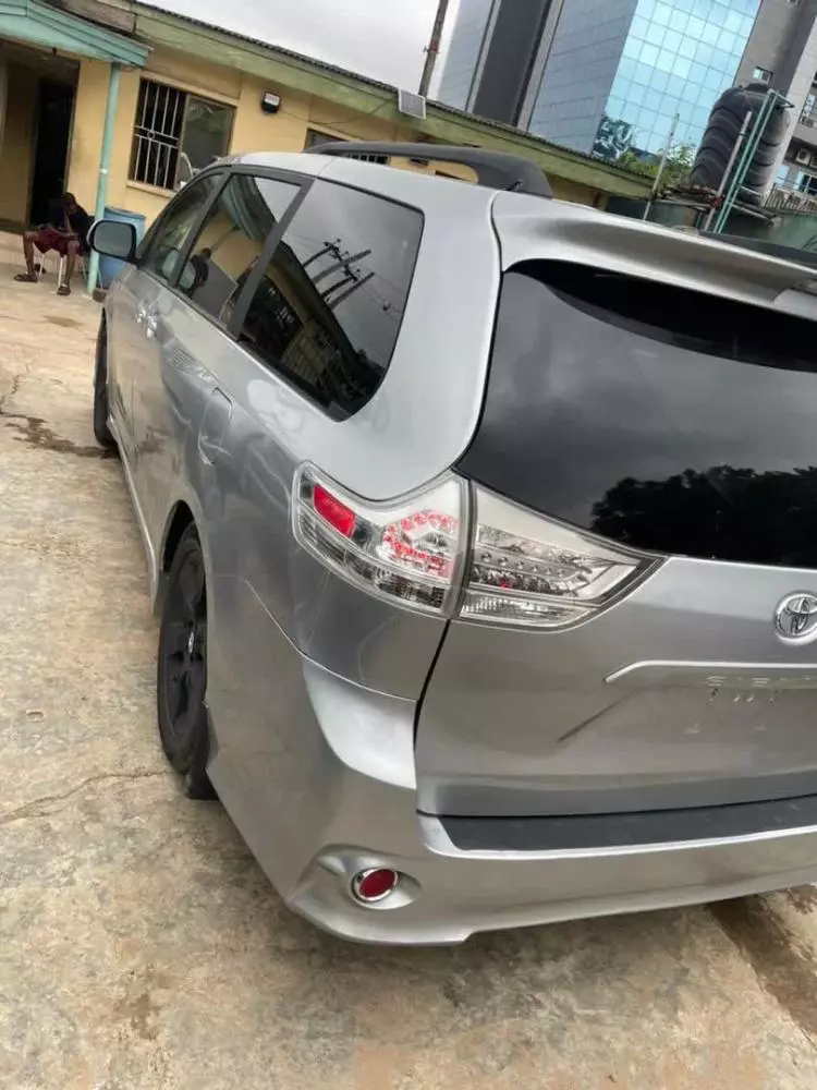 Toyota Sienna