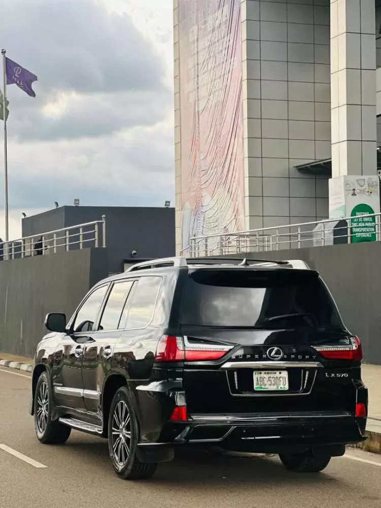 Lexus LX 570