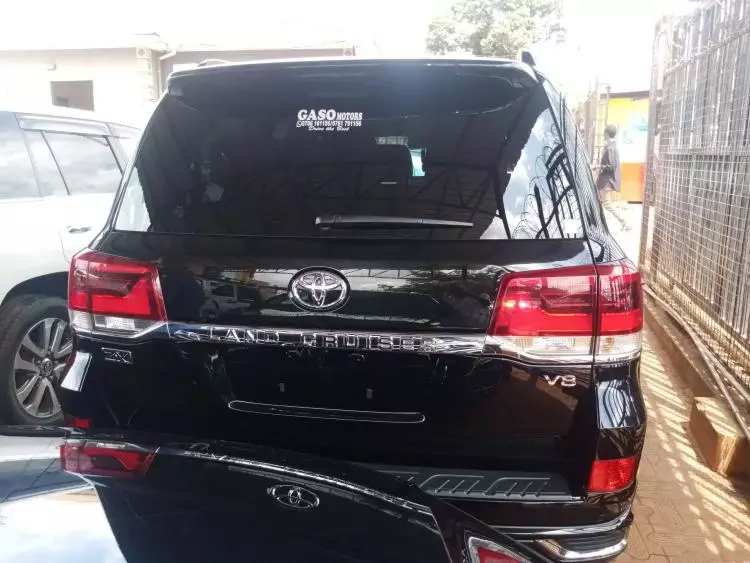 Toyota Landcruiser  V8