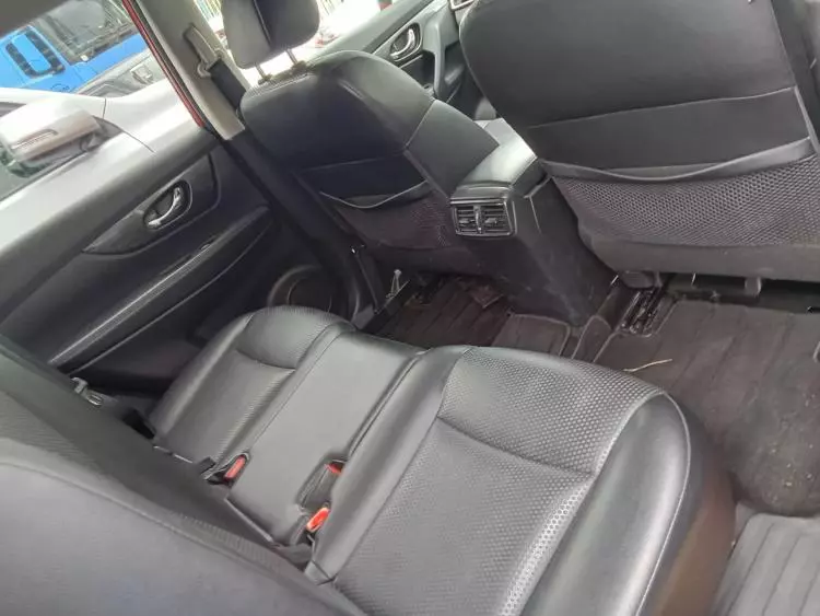 Nissan X-TRAIL