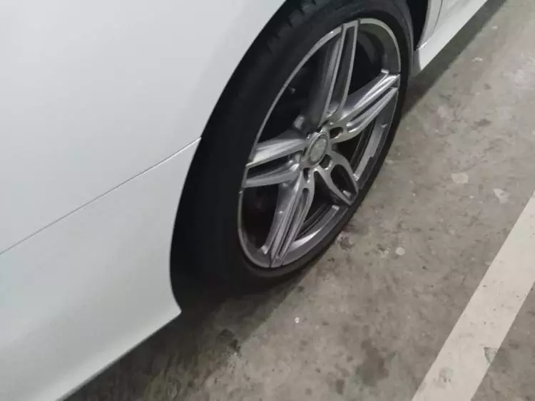 Mercedes-Benz E 200