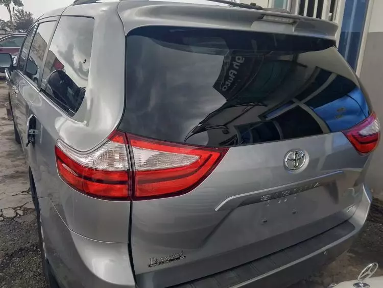 Toyota Sienna