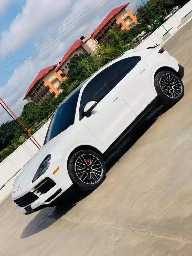 PORSCHE Cayenne