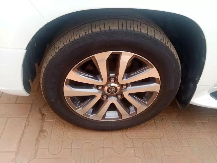 Toyota Landcruiser  V8