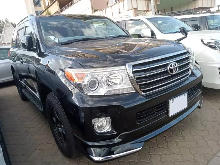Toyota Landcruiser  V8