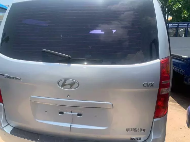 Hyundai H-1 Starex