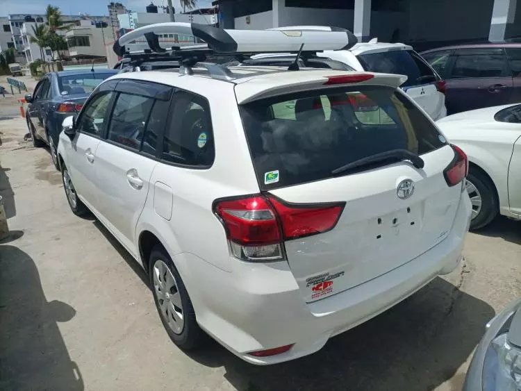 Toyota Fielder 
