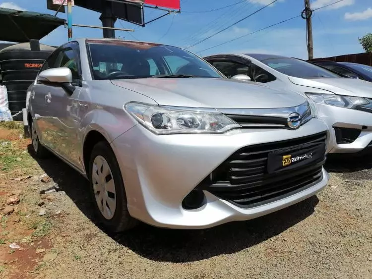 Toyota Axio hybrid 