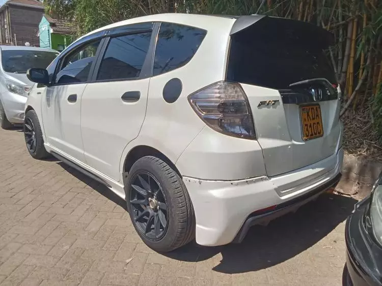 Honda Fit shuttle hybrid