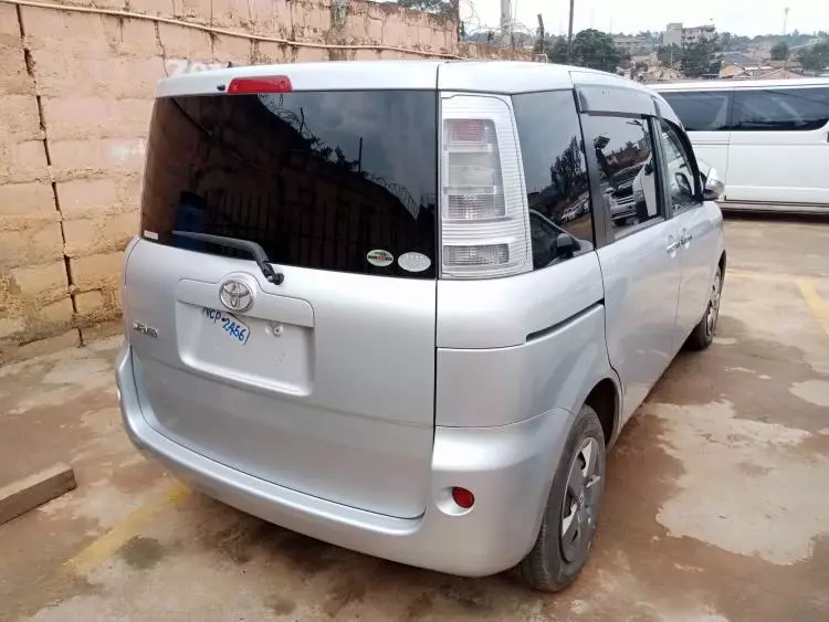 Toyota Sienta