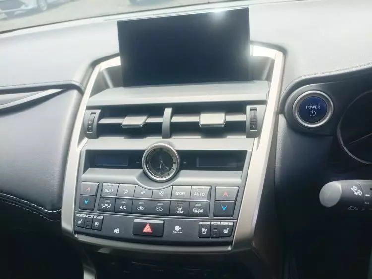 Lexus NX300h Hybrid