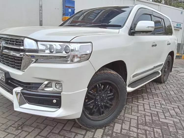 Toyota Landcruiser  V8