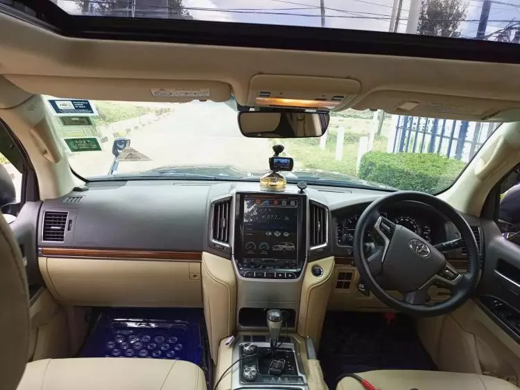 Toyota Landcruiser  V8