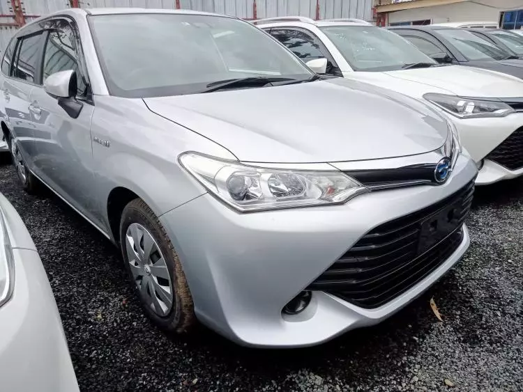 Toyota Fielder hybrid 