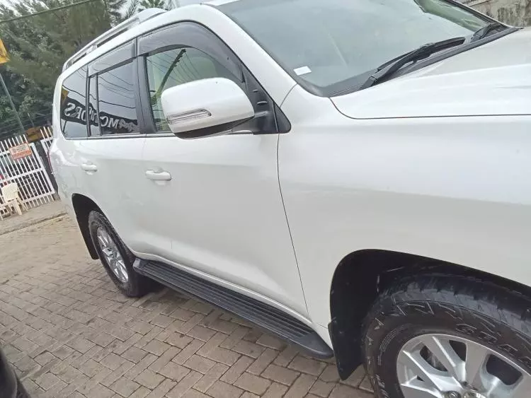 Toyota Land Cruiser V8