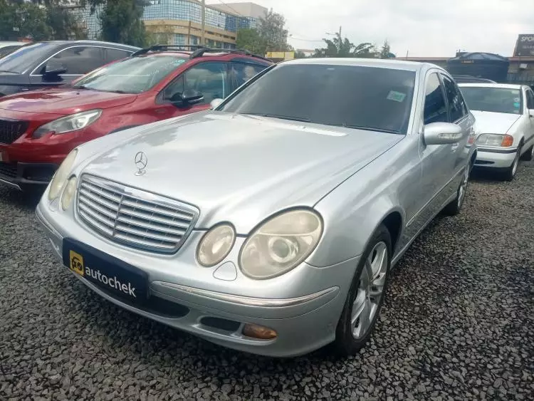Mercedes-Benz E200
