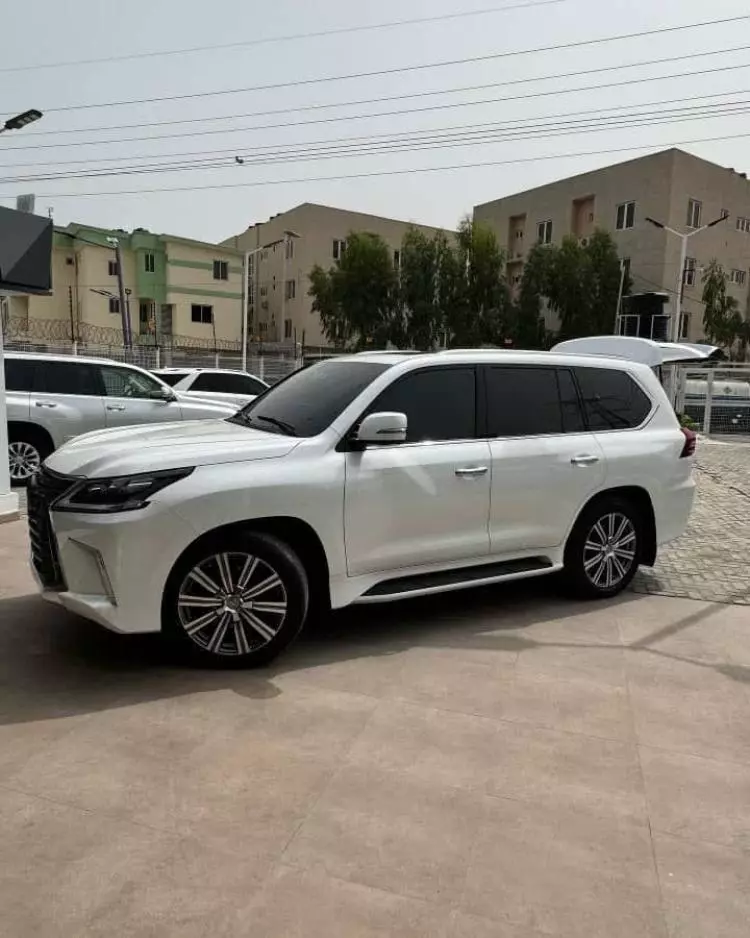 Lexus LX 570