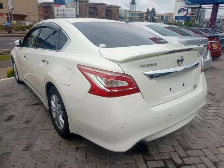 Nissan Teana