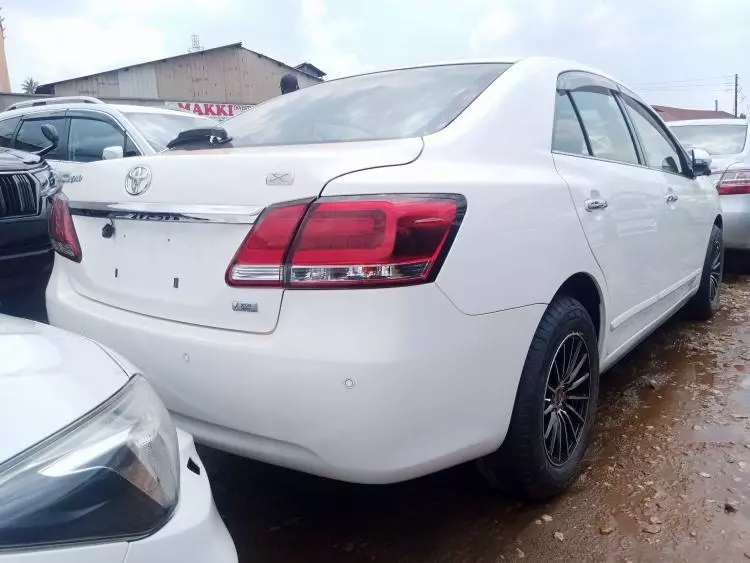 Toyota Premio