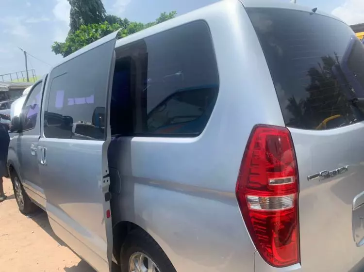 Hyundai H-1 Starex
