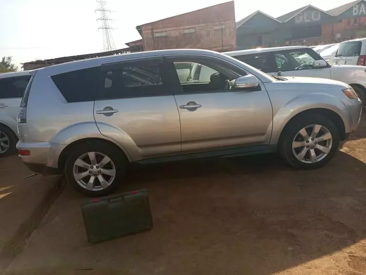 Mitsubishi OUTLANDER