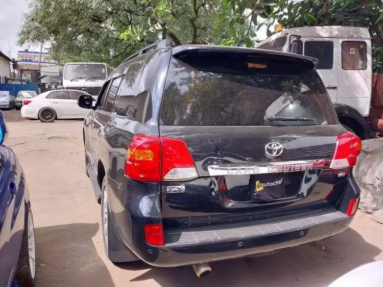 Toyota Landcruiser  V8