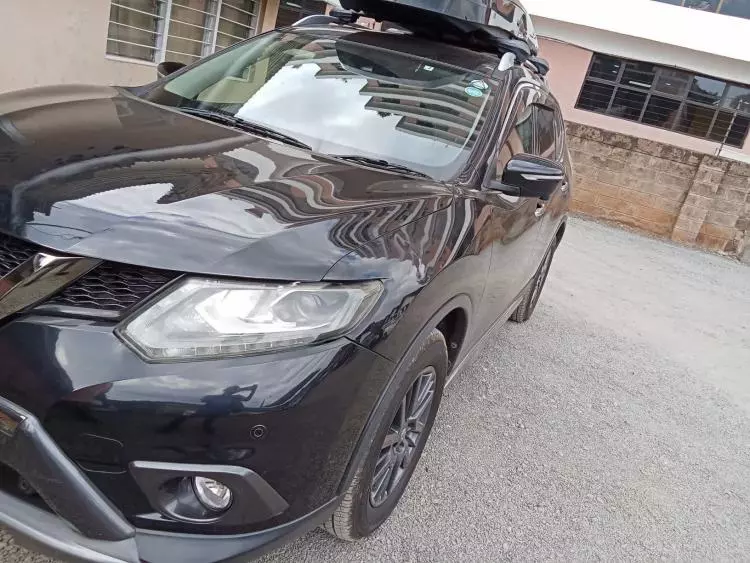 Nissan X-TRAIL