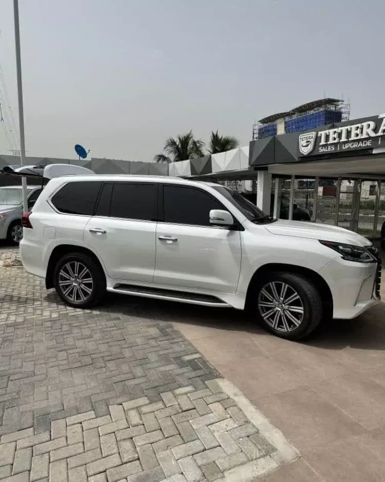 Lexus LX 570