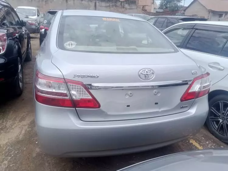 Toyota Premio