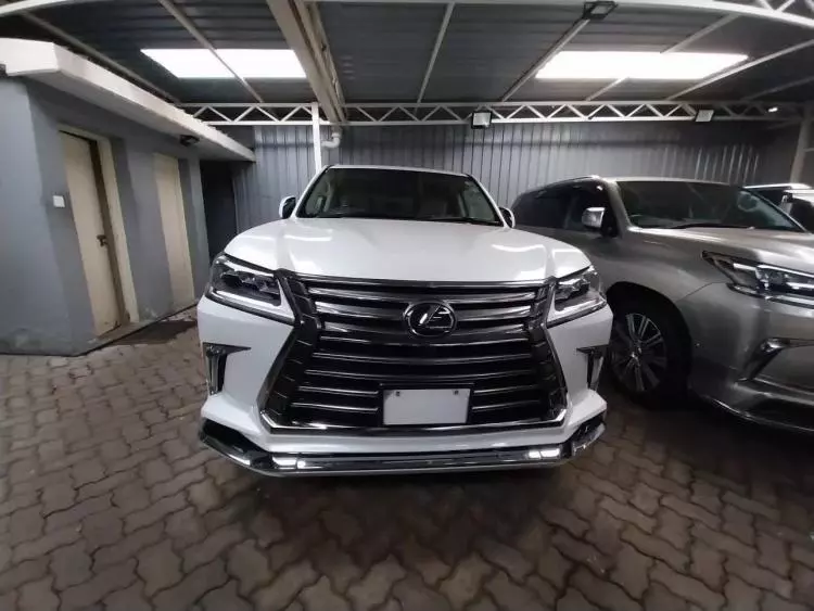 Lexus 570